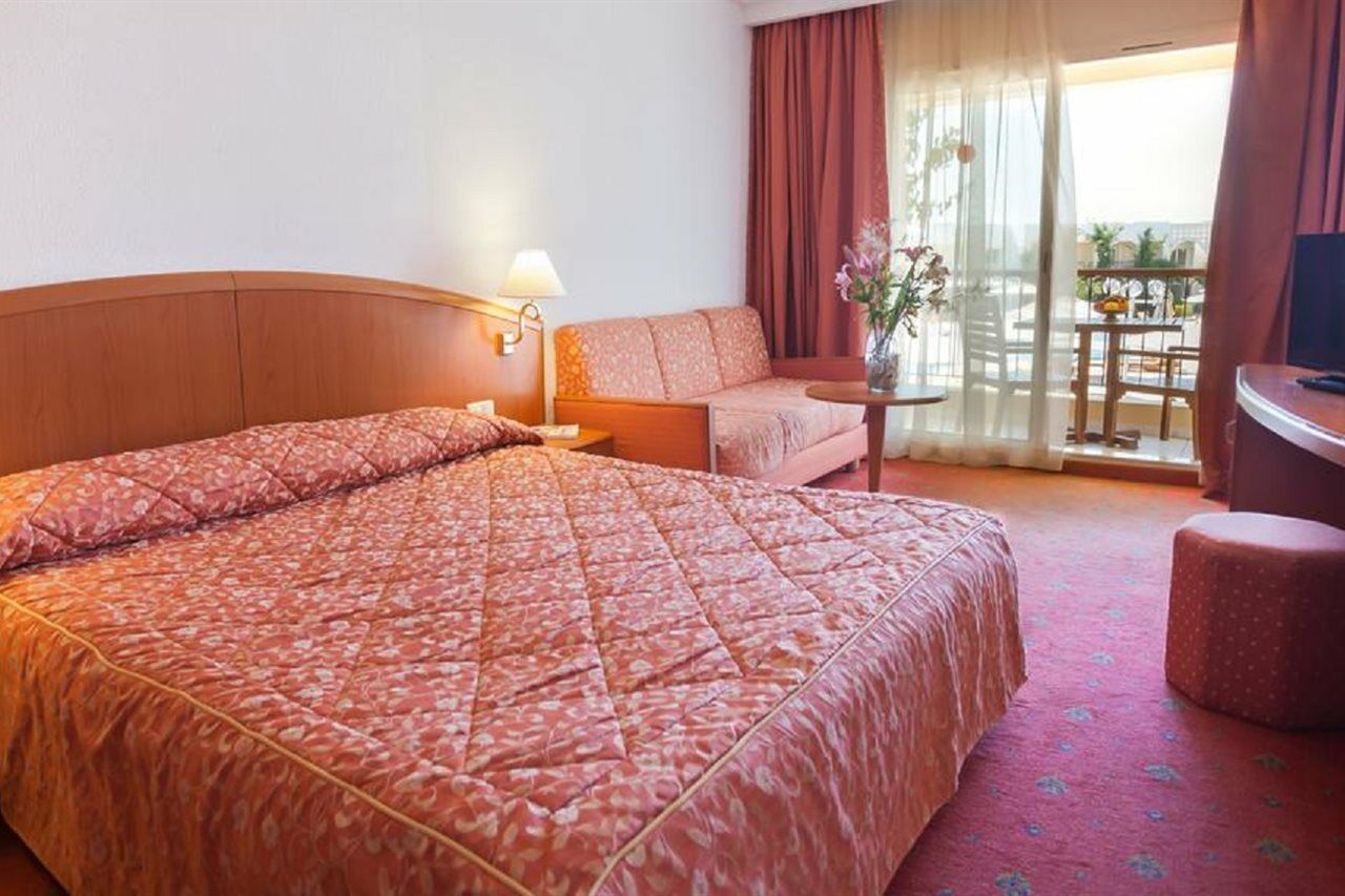 Hotel El Mouradi Gammarth Exterior foto A typical hotel room